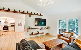 Fully Remodeled Saugerties Retreat On 7 Acres!